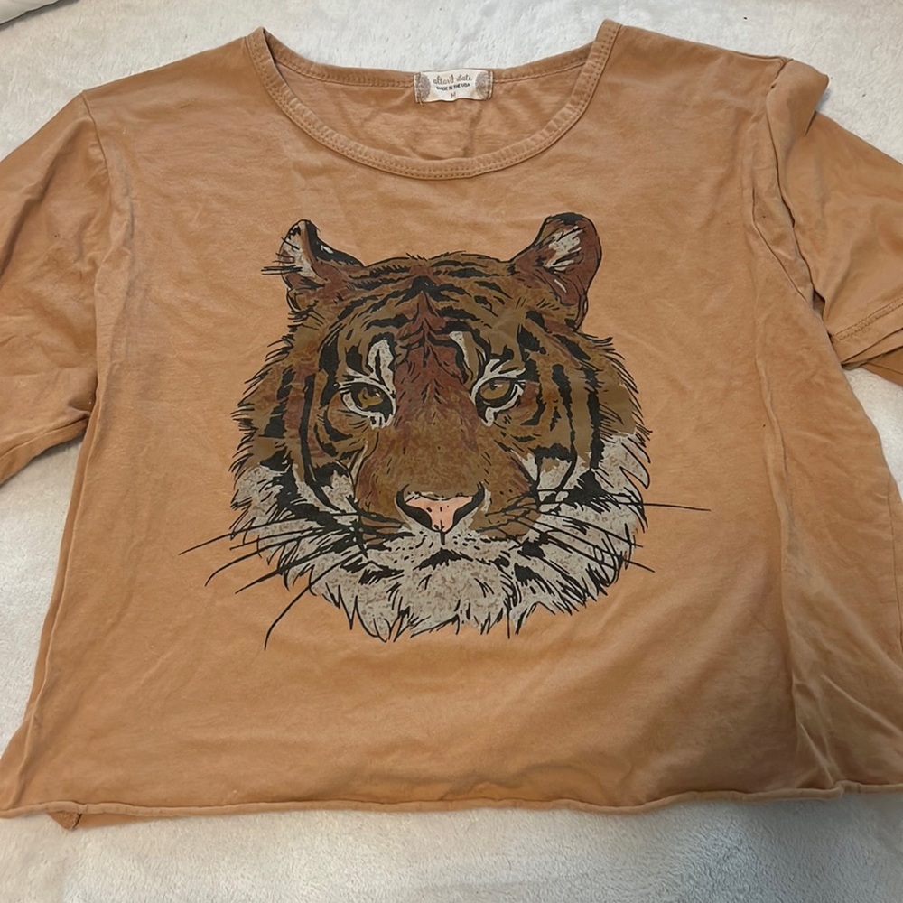 tiger short sleeve top